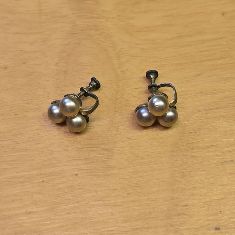 Vintage faux pearl clip on earrings